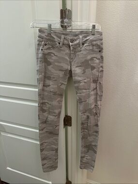Women's Skinny Camo Jeans in Light Gray